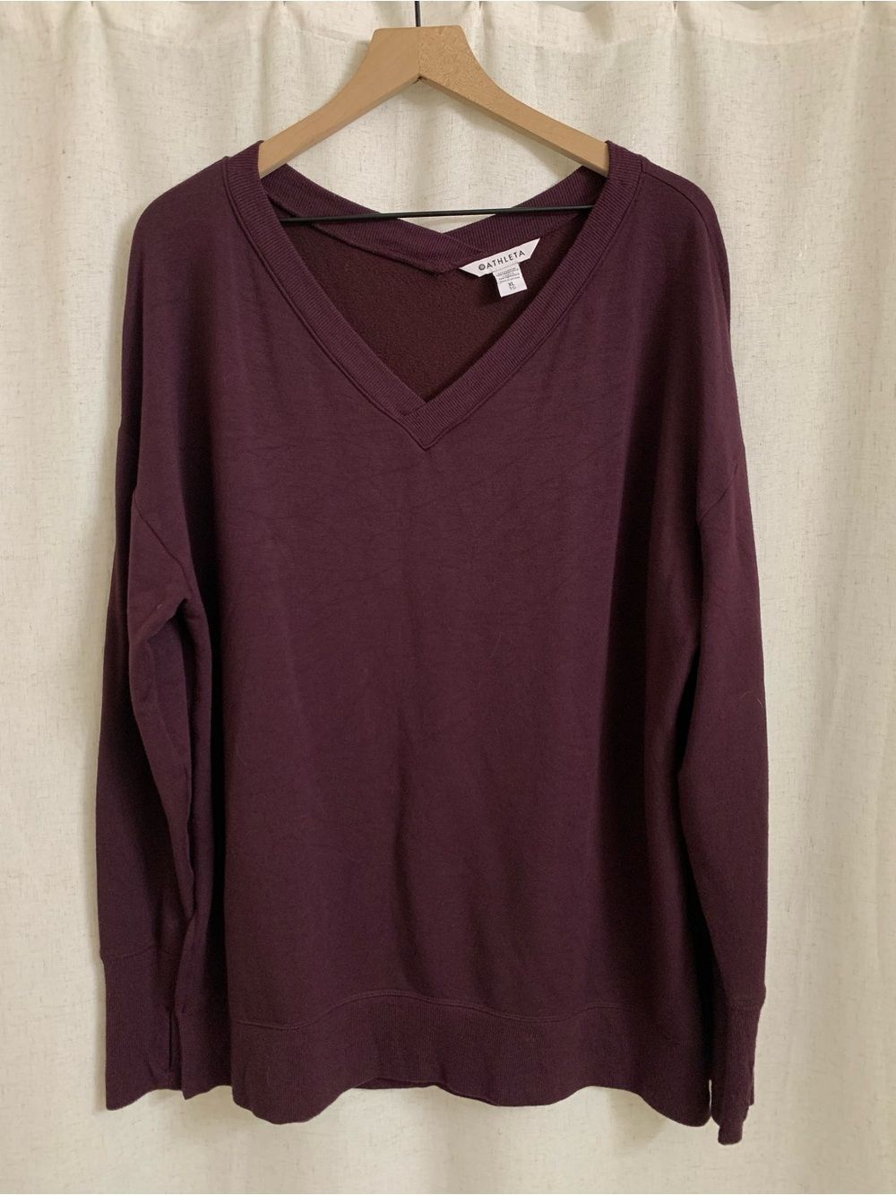Athleta Coaster Luxe V-Neck Sweatshirt Deep Maroon Plum XL Plush Thumbholes